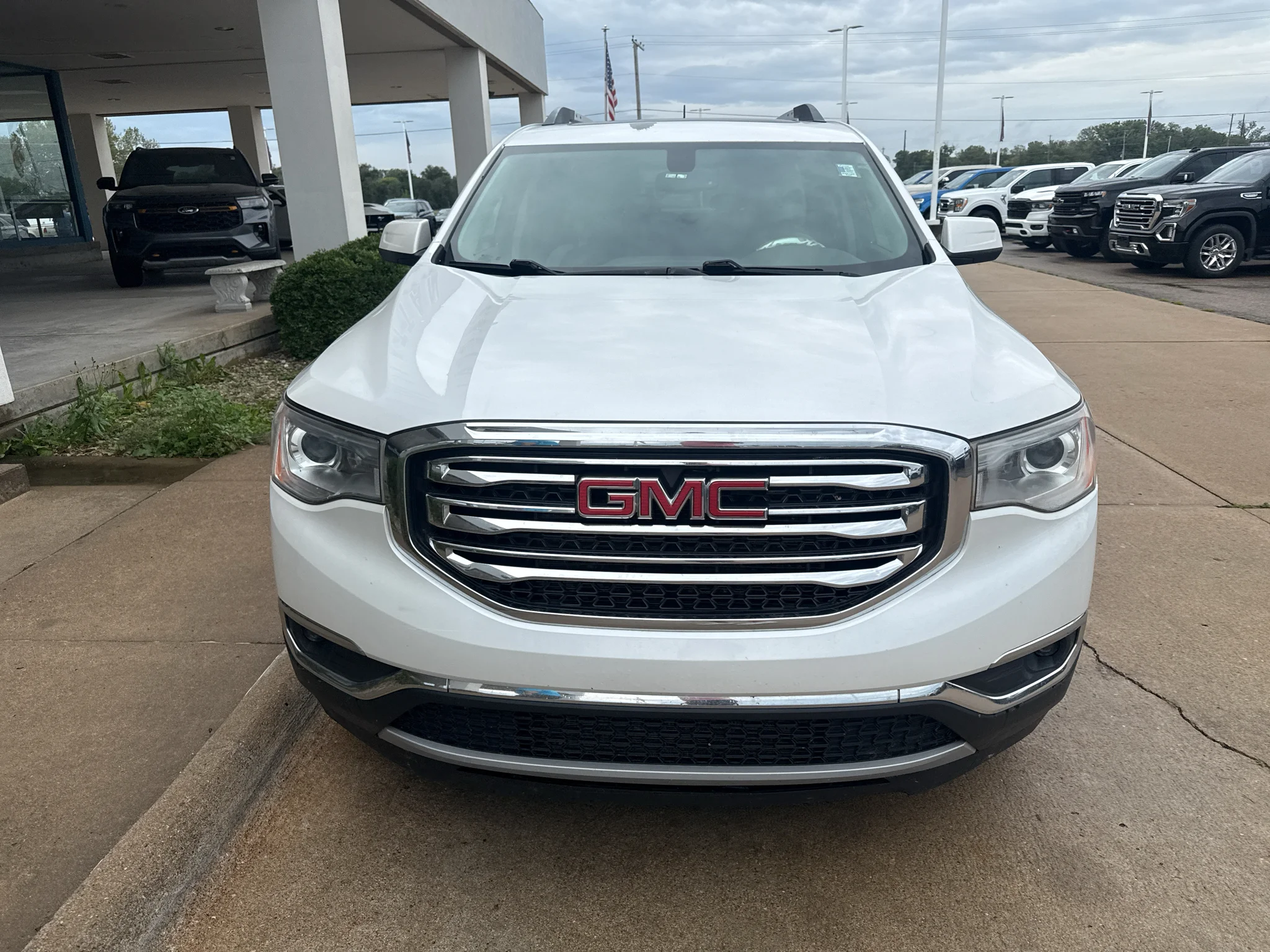 Used 2019 White Frost Tri-Coat GMC SLT image 3