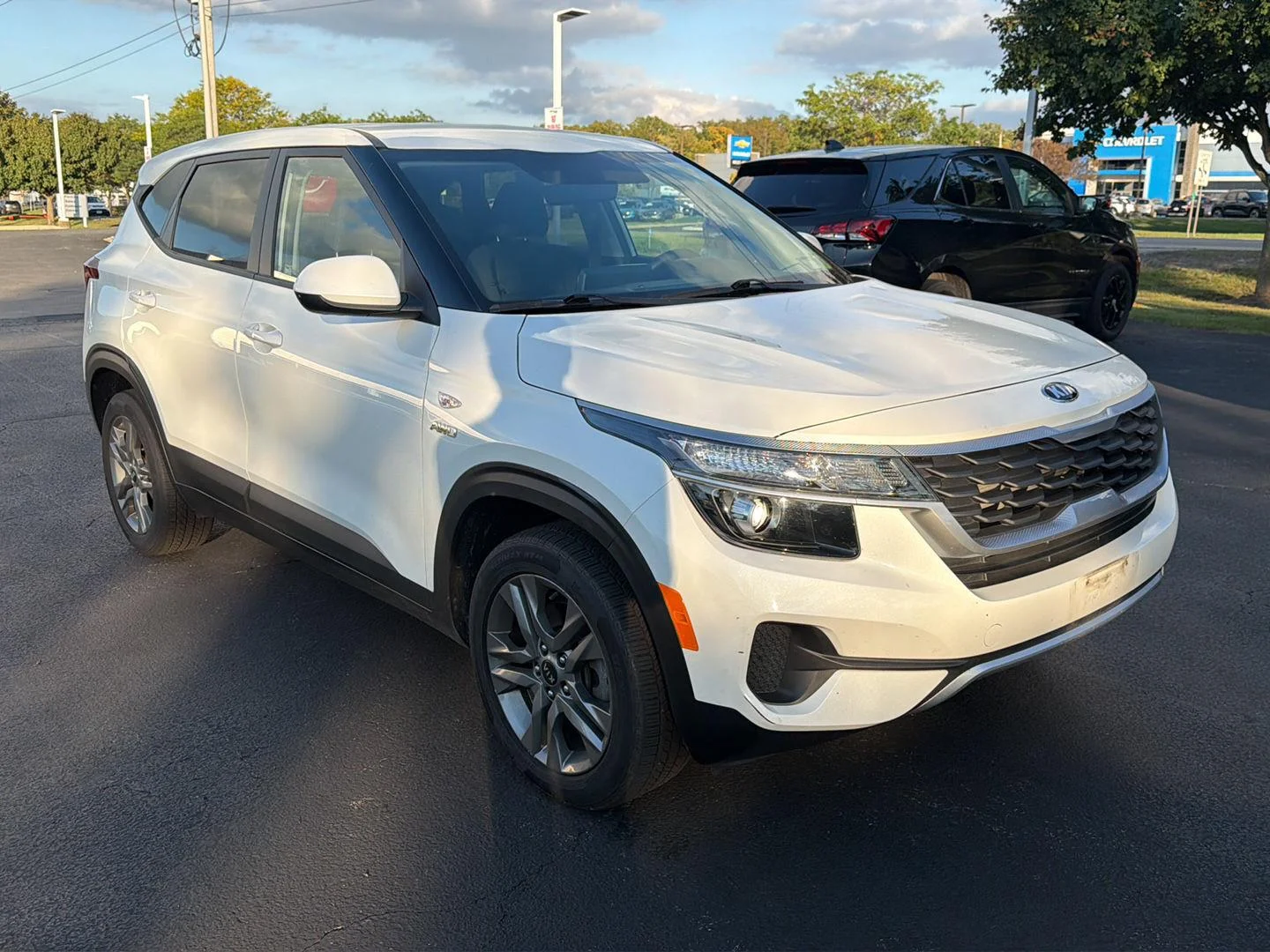 Used 2021 Snow White Pearl Kia LX image 3