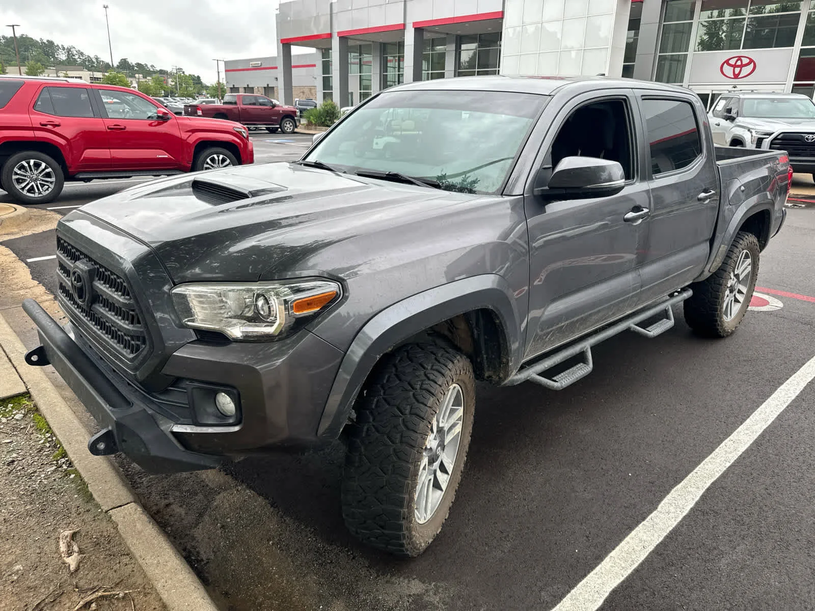 Used 2017 Toyota Tacoma TRD Sport with VIN 5TFCZ5AN5HX113956 for sale in Little Rock