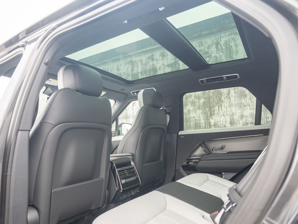 New 2026 Carpathian Grey LAND ROVER Dynamic SE image 22