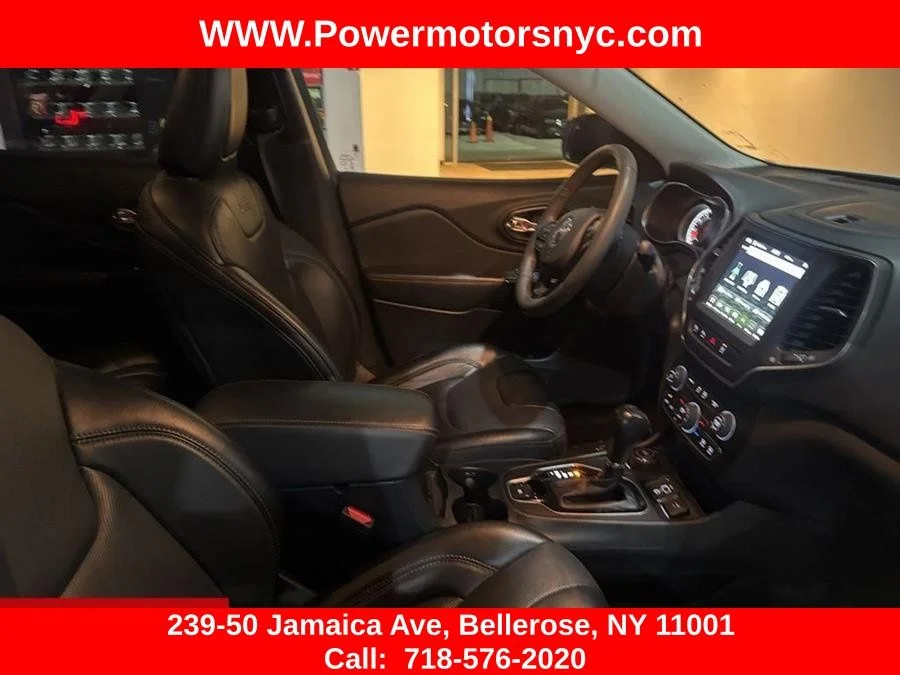 Used 2023 White Jeep Altitude image 14