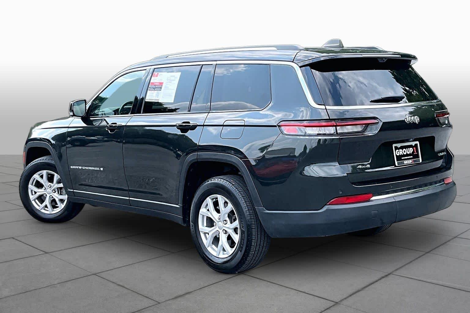 Used 2023 Rocky Mountain Pearlcoat Jeep Limited image 12