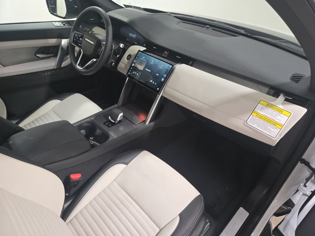 New 2026 Fuji White LAND ROVER  image 29