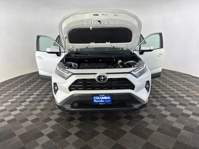 Used 2025 Beige Toyota XLE Premium image 14
