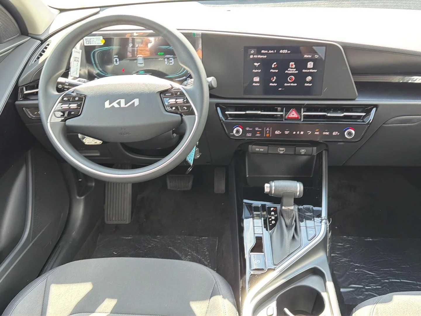 New 2026 Snow White Pearl Kia LX image 10