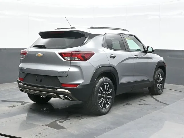 Used 2023 Gray Chevrolet ACTIV image 9
