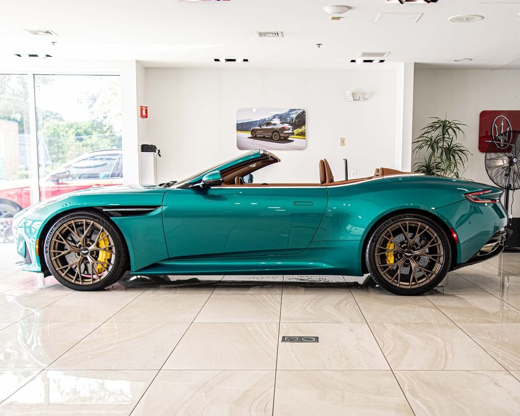 Used 2025 Green Aston Martin Volante image 6