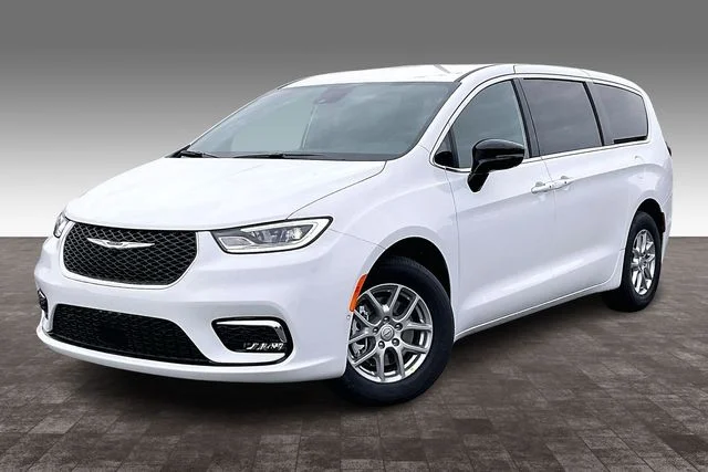 2026 Chrysler Pacifica Select's photo
