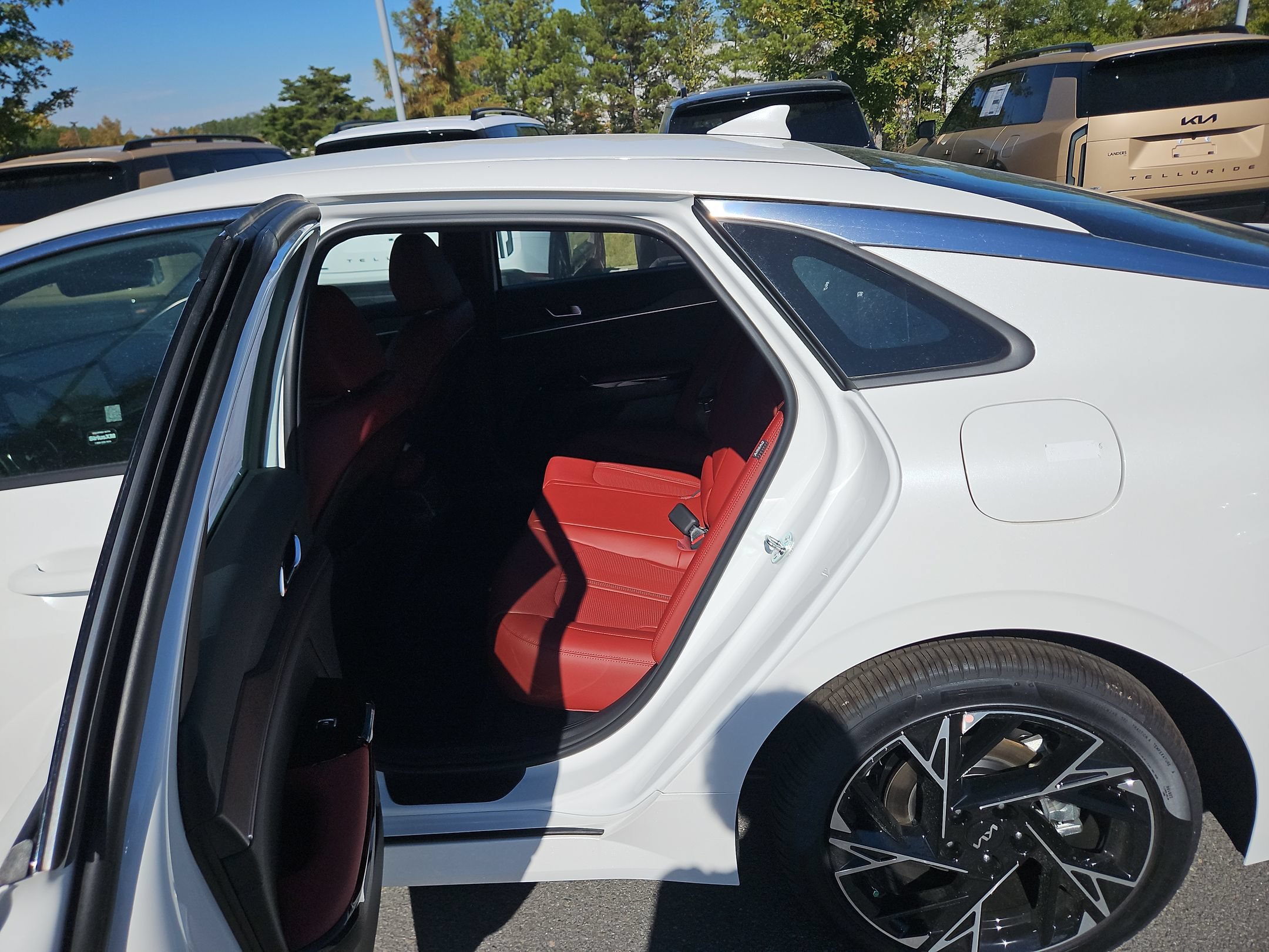 New 2026 Snow White Pearl Kia GT-Line image 31