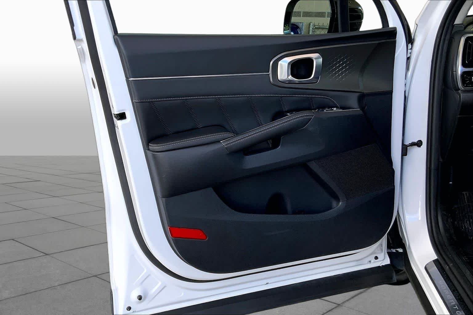 Used 2023 Glacial White Pearl Kia SX image 22
