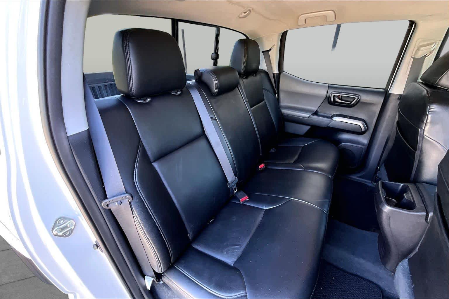 Used 2016 Super White Toyota SR5 image 19