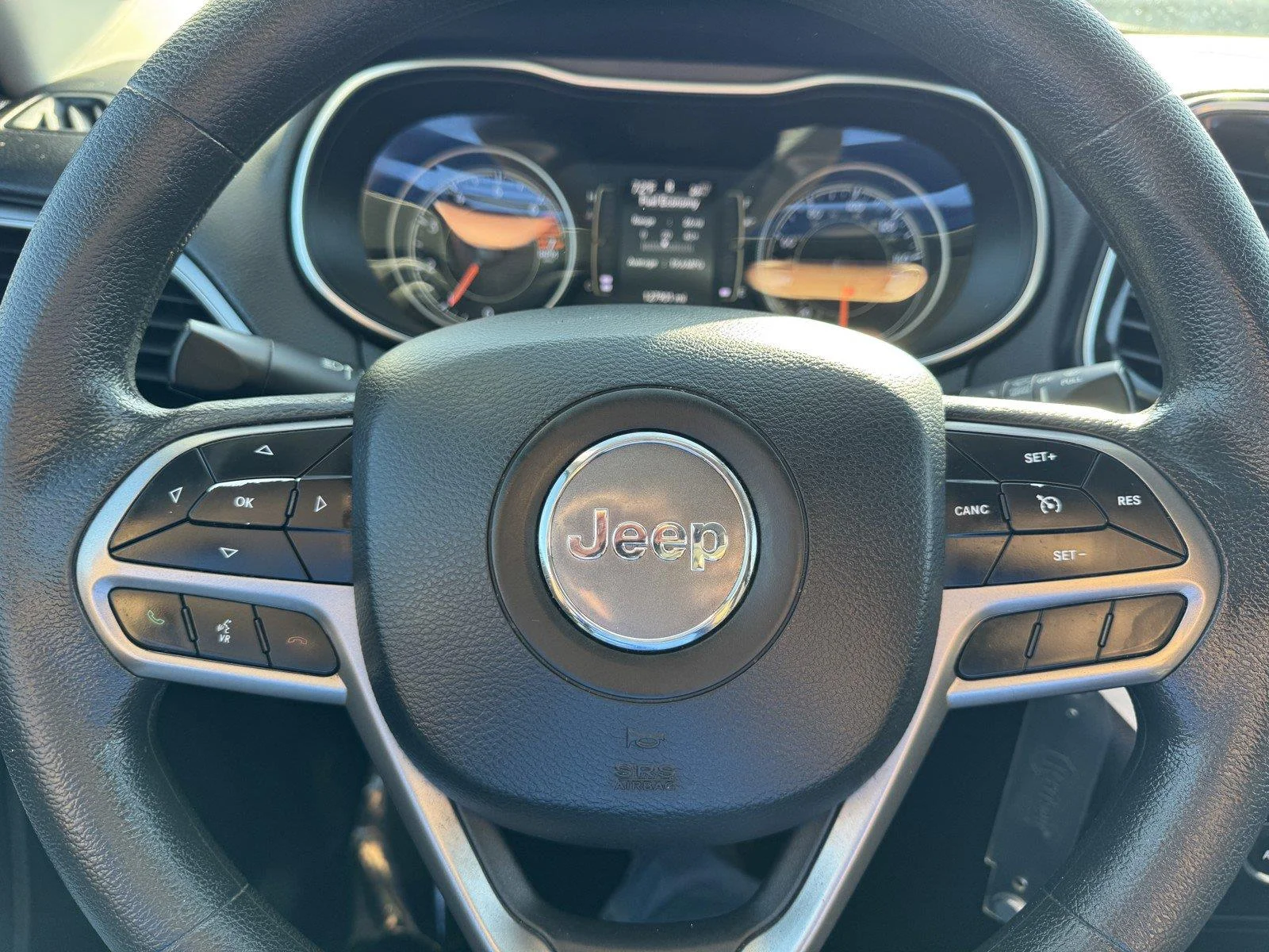 Used 2019 Diamond Black Crystal Pearlcoat Jeep Latitude image 24