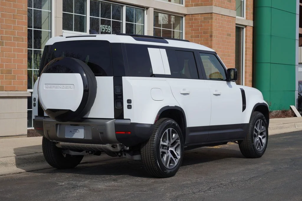 New 2026 Fuji White Land Rover S image 6