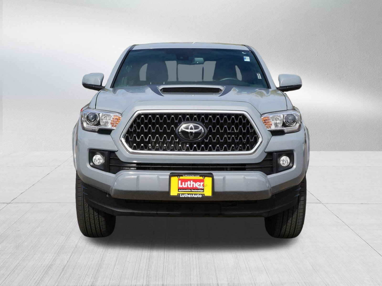 Used 2018 Magnetic Gray Metallic Toyota SR5 image 2