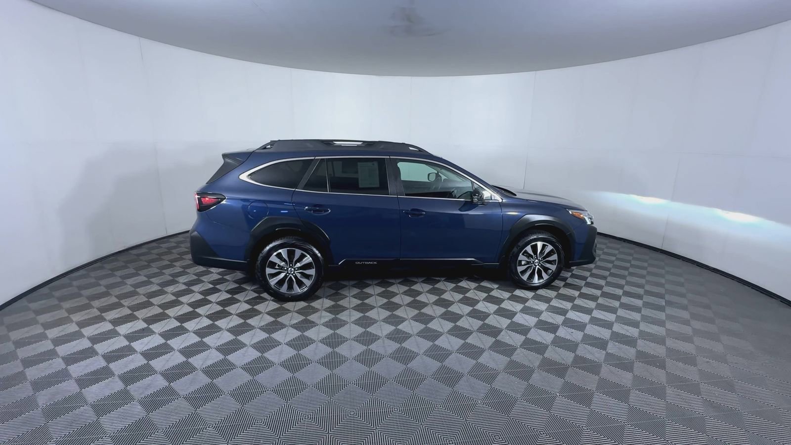 2025 Subaru Outback Limited - Photo 9