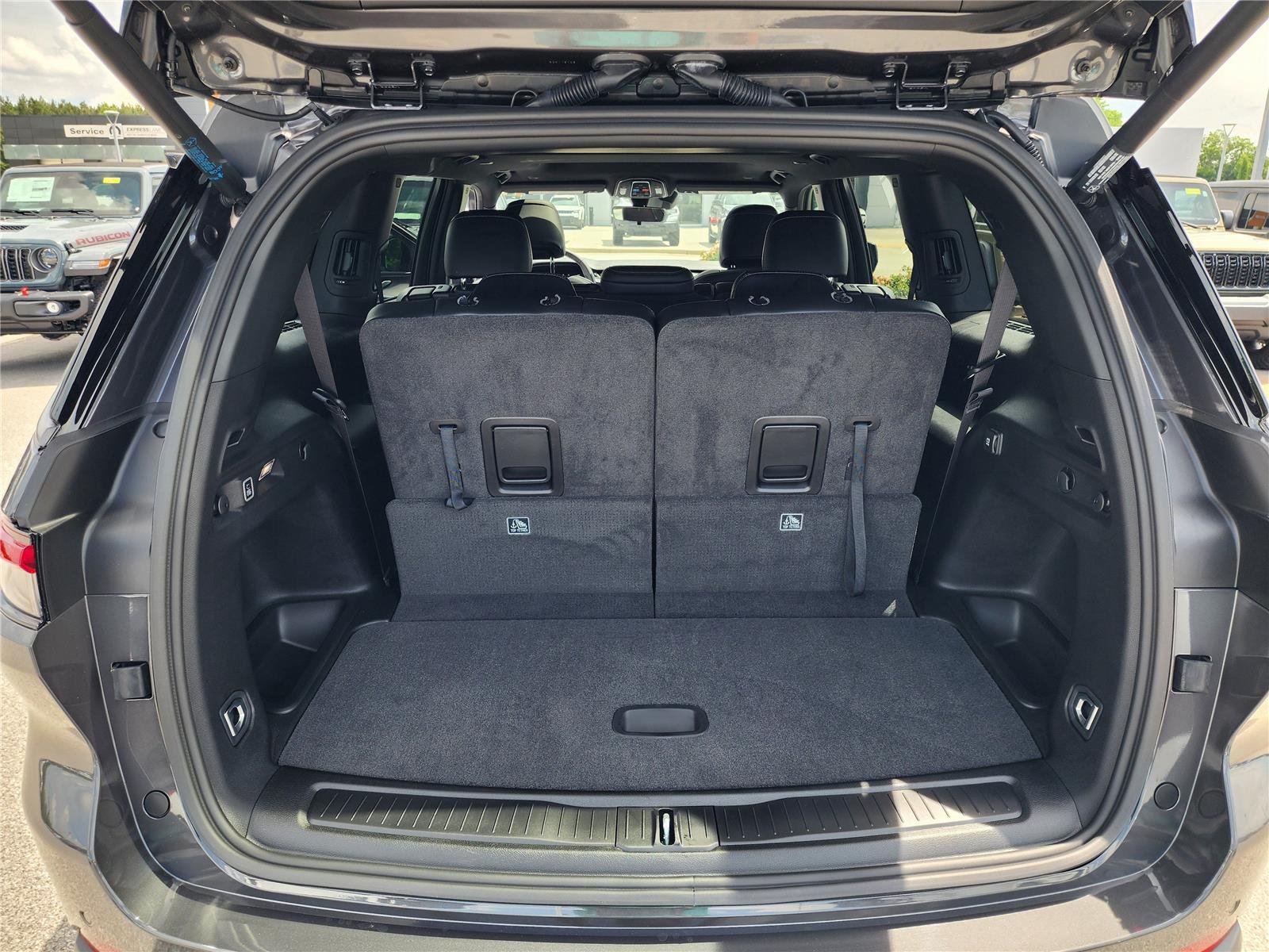 New 2026 Baltic Gray Metallic Clearcoat Jeep Laredo Altitude image 5