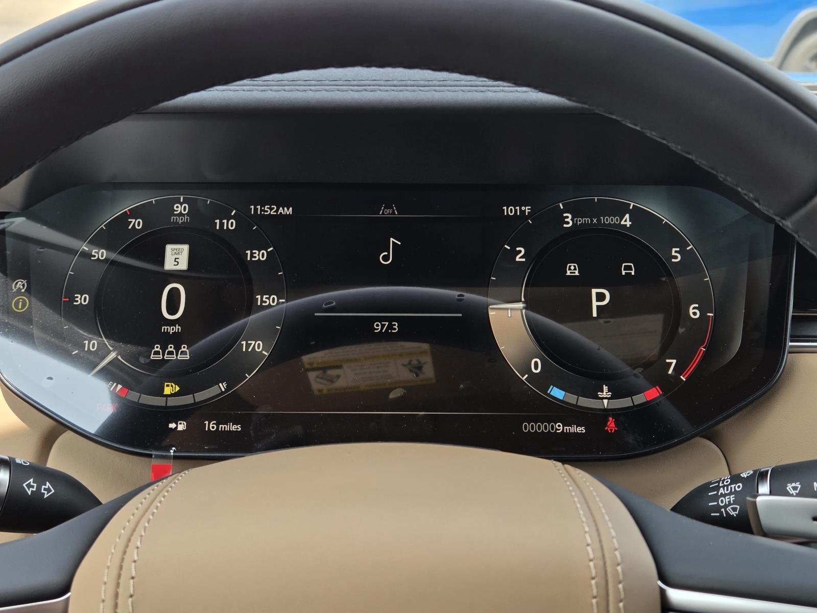 New 2026 Eiger Grey Land Rover SE image 19