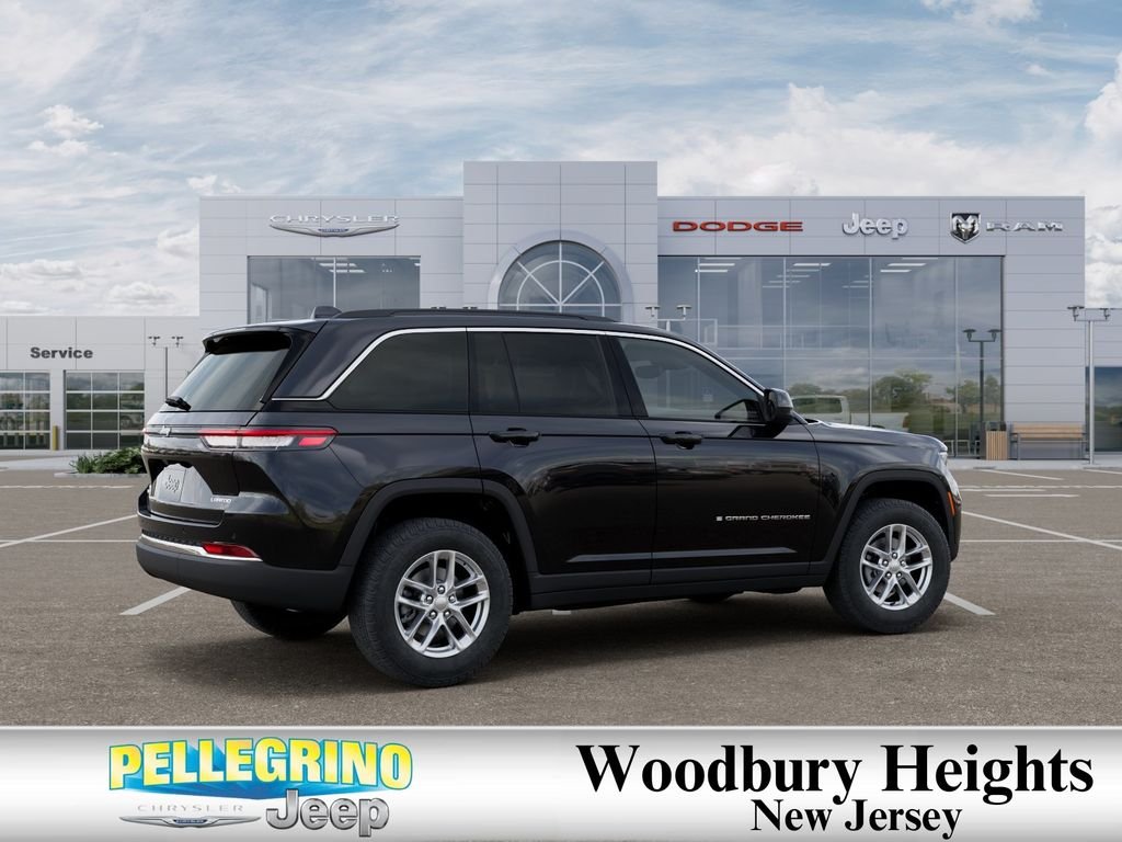 New 2026 Diamond Black Crystal Pearl-Coat Exterior Paint Jeep Laredo X image 4