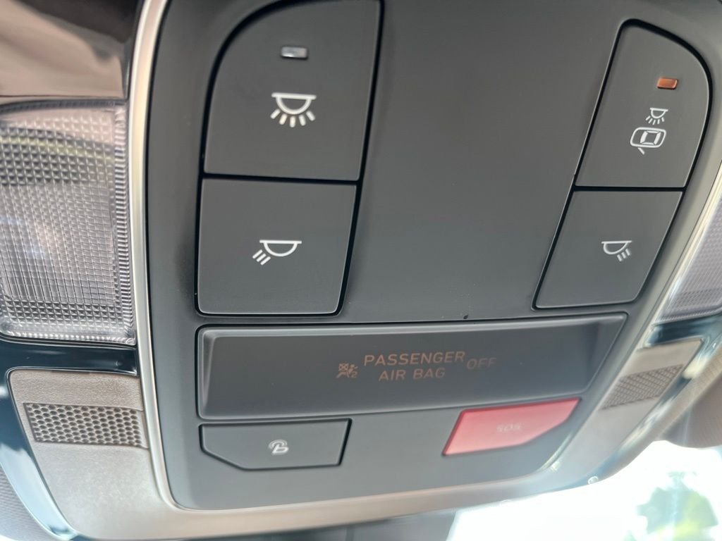 Used 2023 White Hyundai Blue image 22