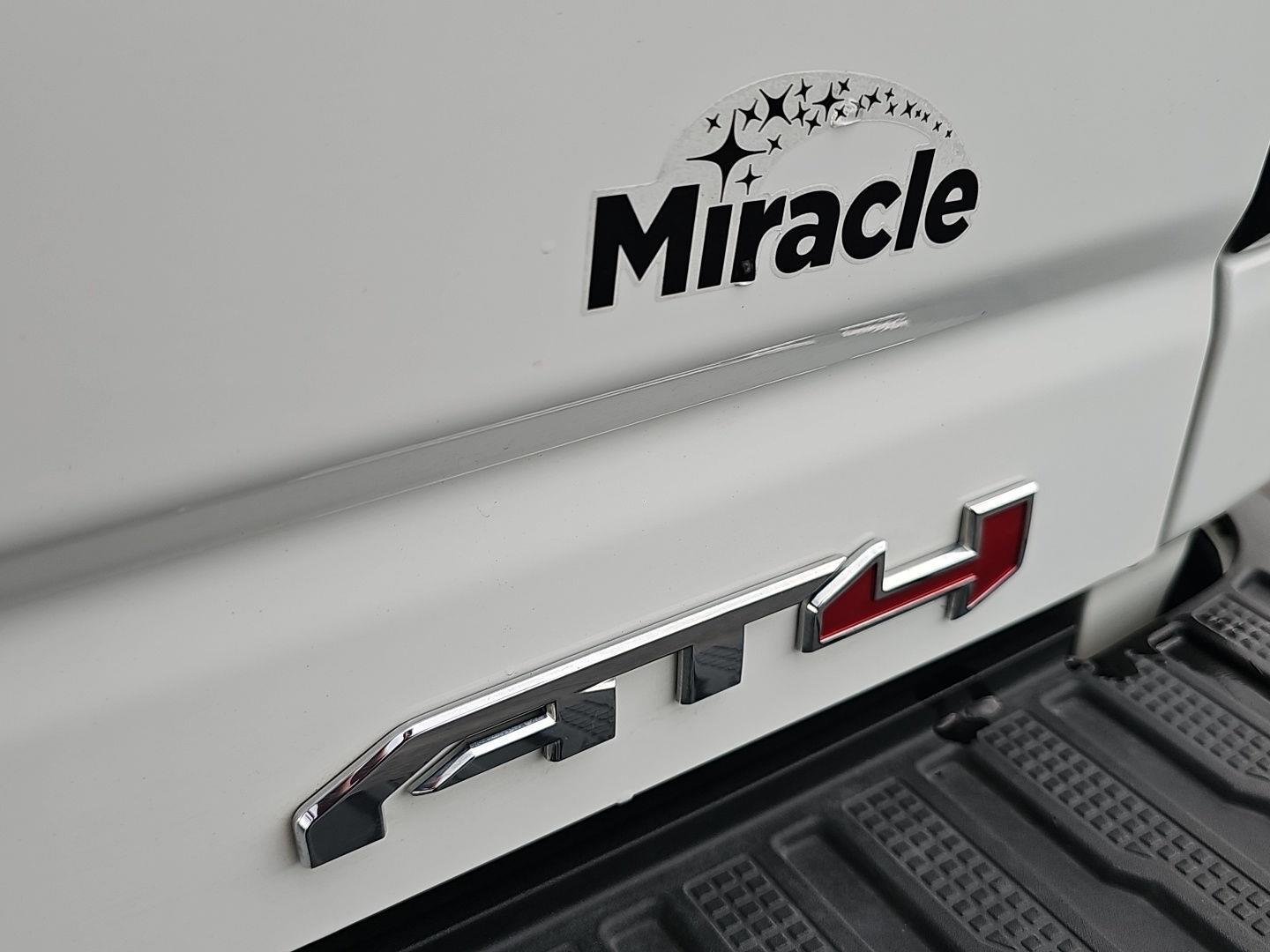 Used 2025 Summit White GMC AT4 image 31