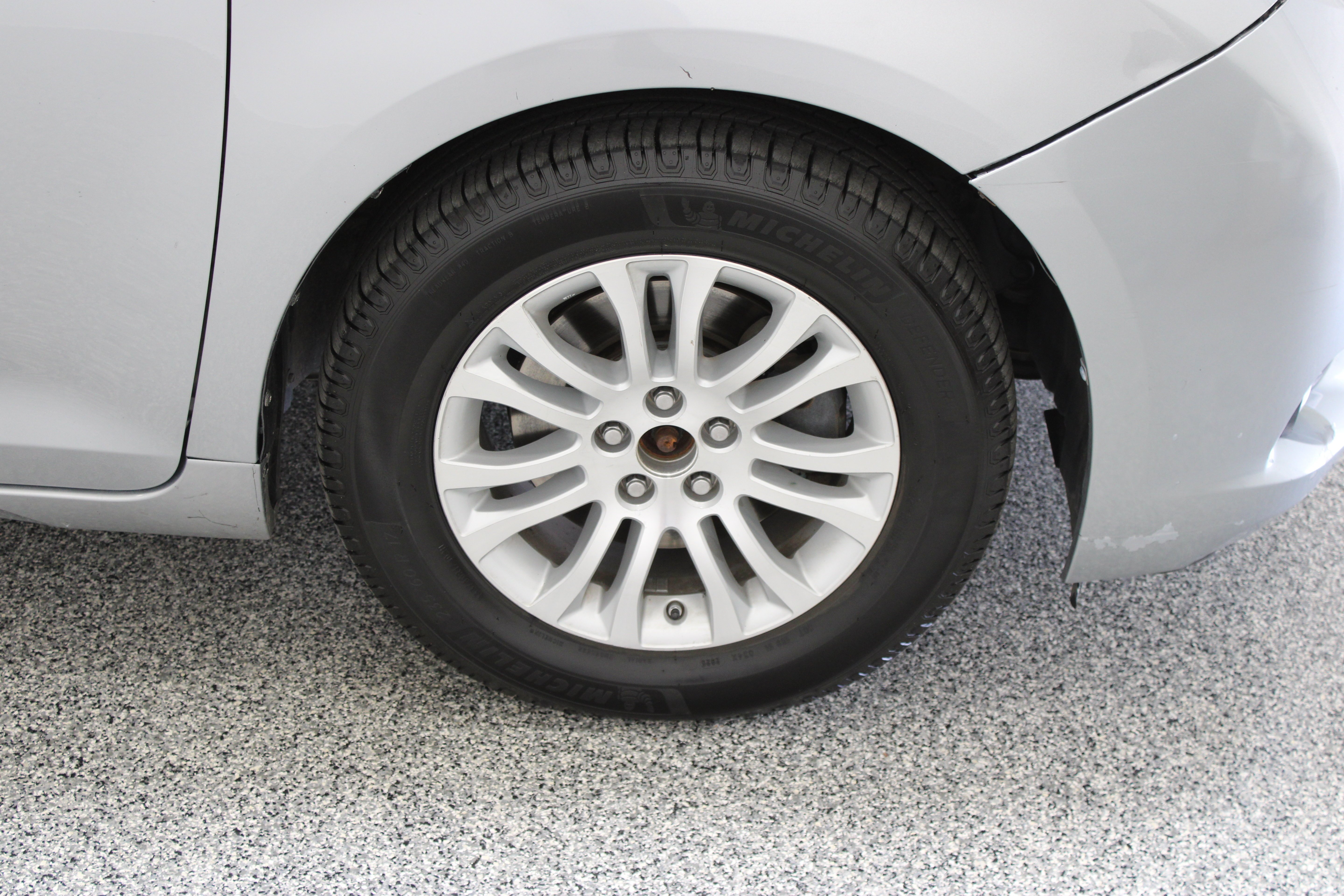Used 2015 Silver Sky Metallic Toyota XLE Premium 3.5L image 5