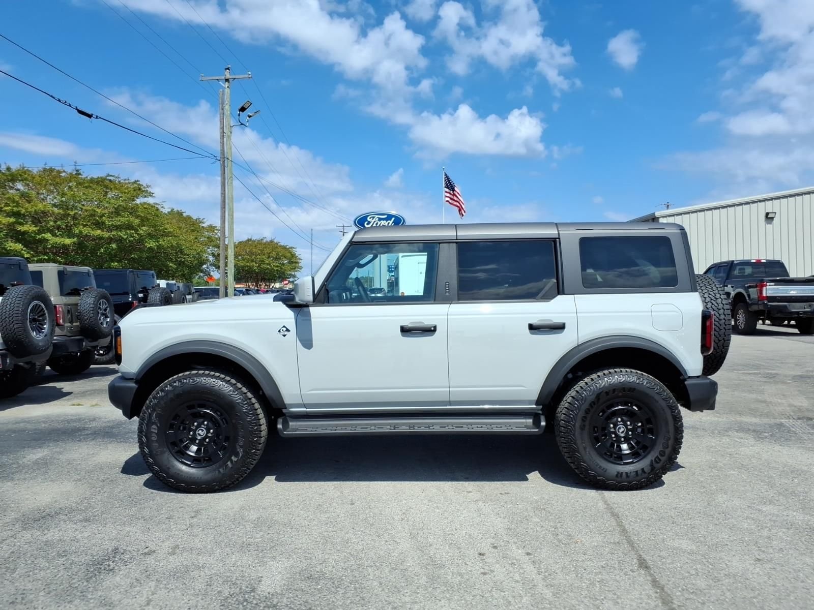 New 2026 Avalanche Gray Ford Outer Banks® image 2