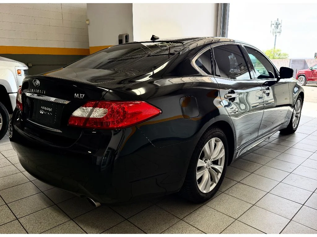 Used 2011 Black Obsidian INFINITI Base image 3