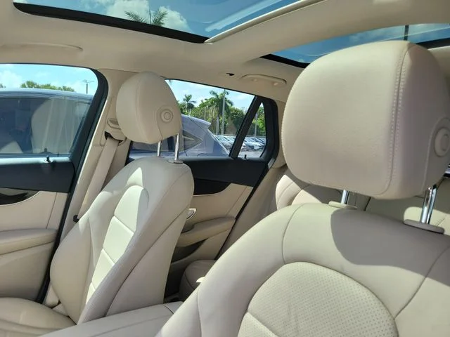 Used 2022 White Mercedes-Benz GLC 300 image 30