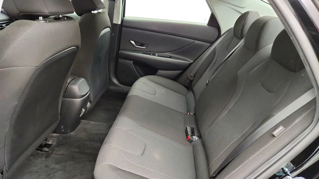 Used 2025 Abyss Black Hyundai SE IVT image 18