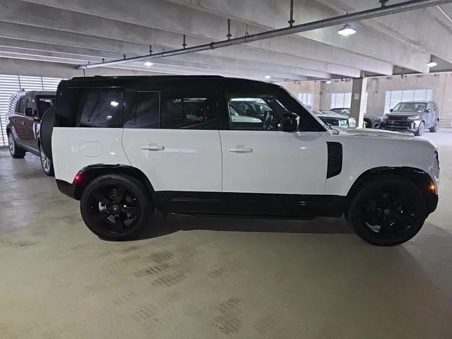 Used 2024 Fuji White Land Rover X-Dynamic SE image 6
