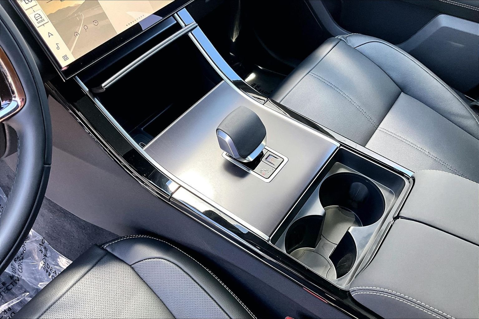 New 2026 Fuji White Land Rover Belgravia Edition image 8