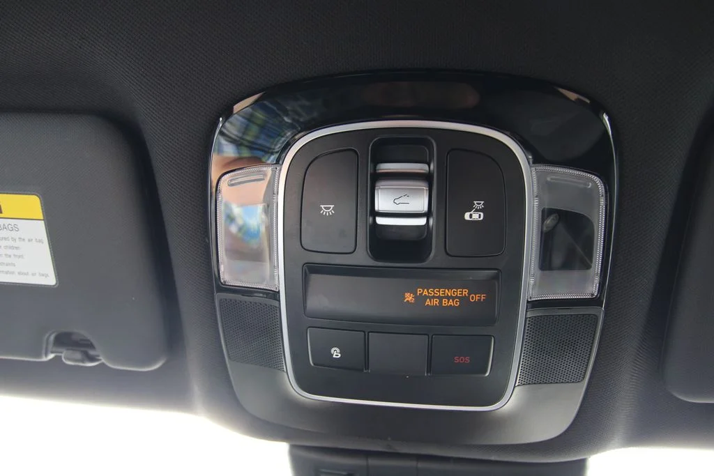 Used 2022 White Hyundai SEL Premium image 33