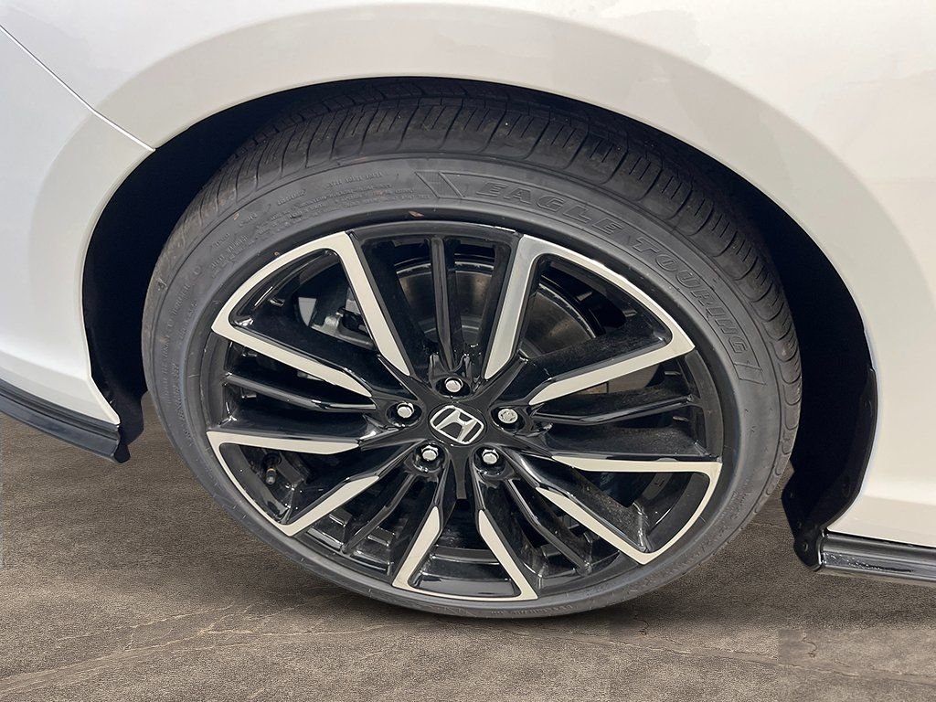 New 2026 Platinum White Pearl Honda Touring image 13
