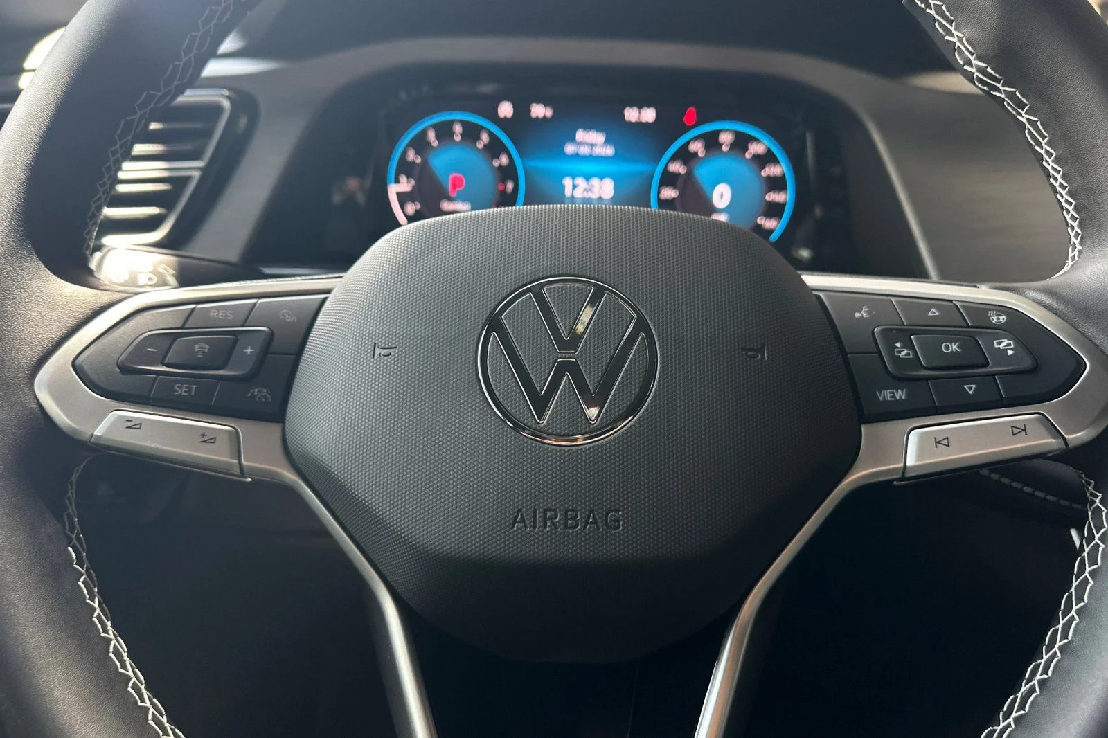 New 2026 Black Volkswagen 2.0T SE image 21