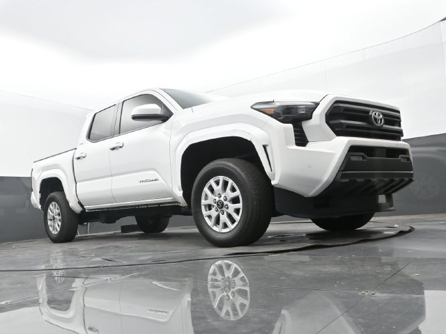 Used 2024 Ice Cap Toyota SR5 image 9