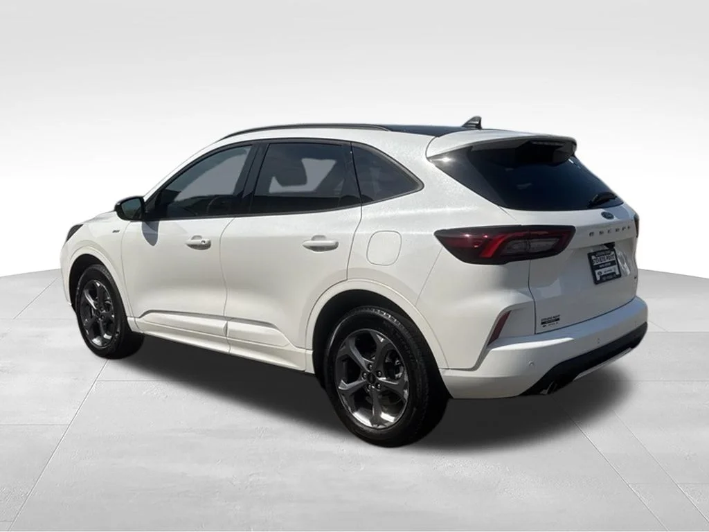 Used 2024 White Metallic Ford ST-Line image 4