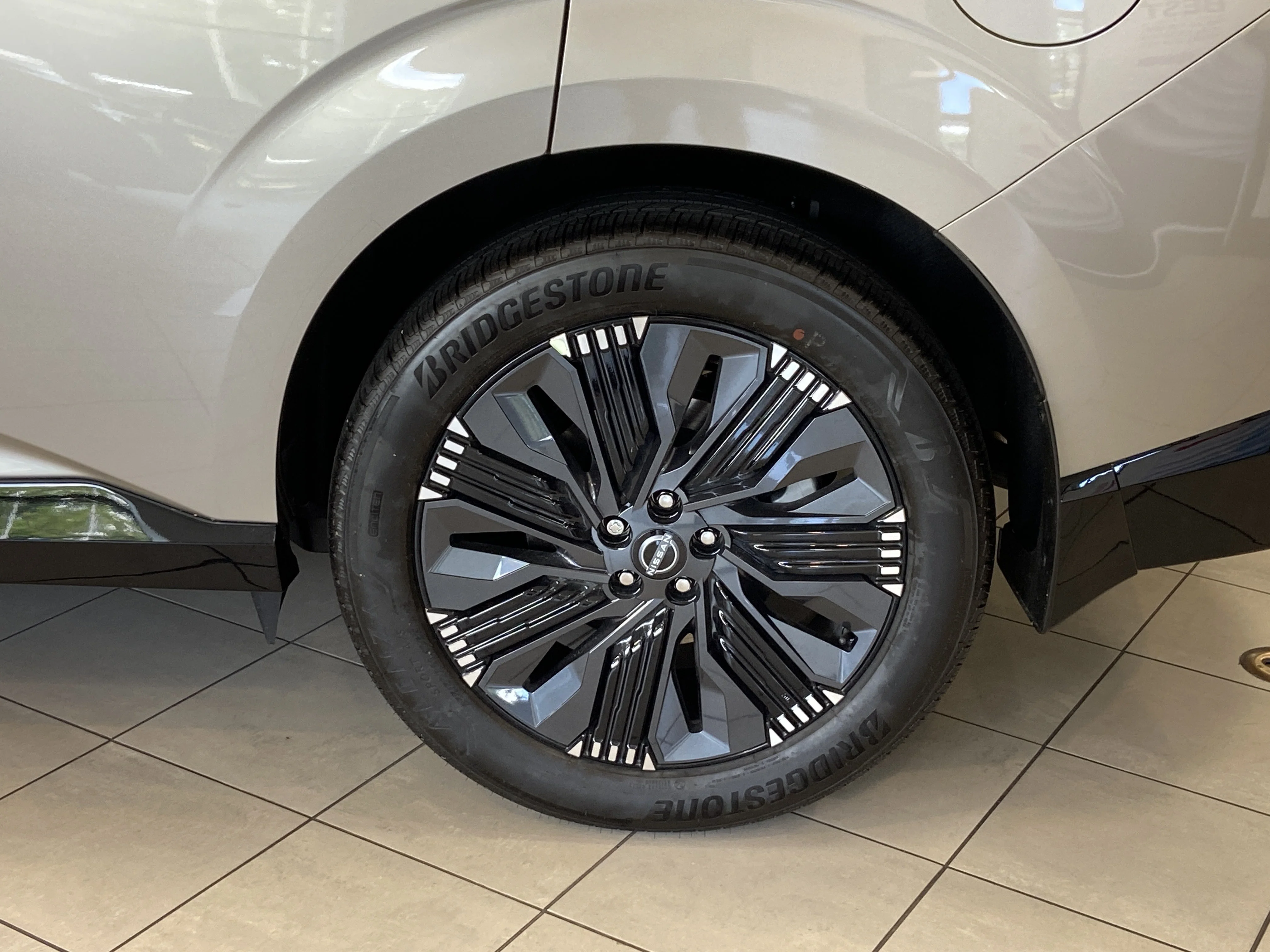 New 2026 Champagne Silver Metallic Nissan Platinum image 8