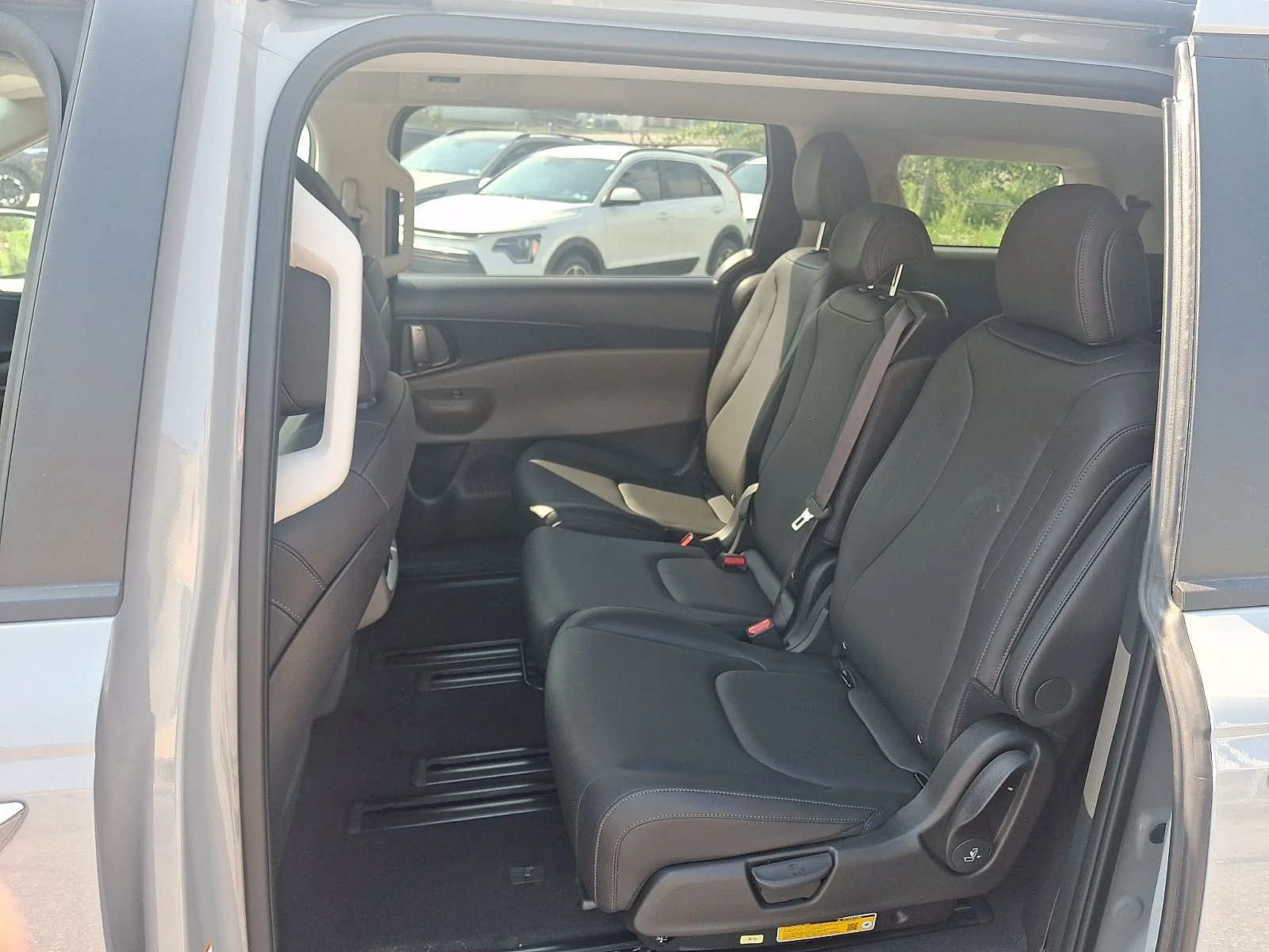 New 2027 White Kia LXS image 9