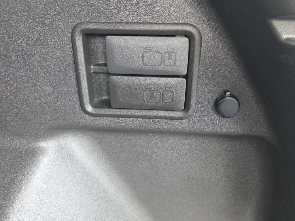 2023 GMC Terrain SLT - Photo 28