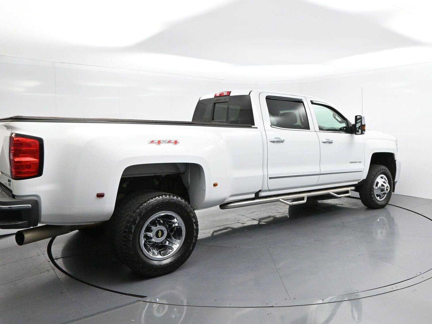 Used 2018 SUMMIT WHITE Chevrolet LTZ image 7