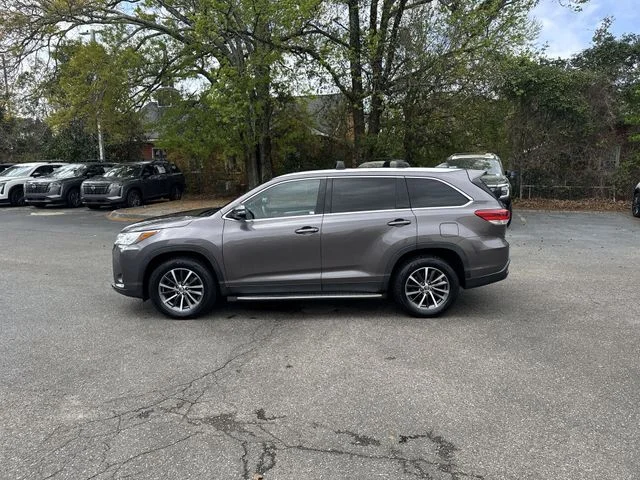 Used 2019 Gray Toyota XLE image 8