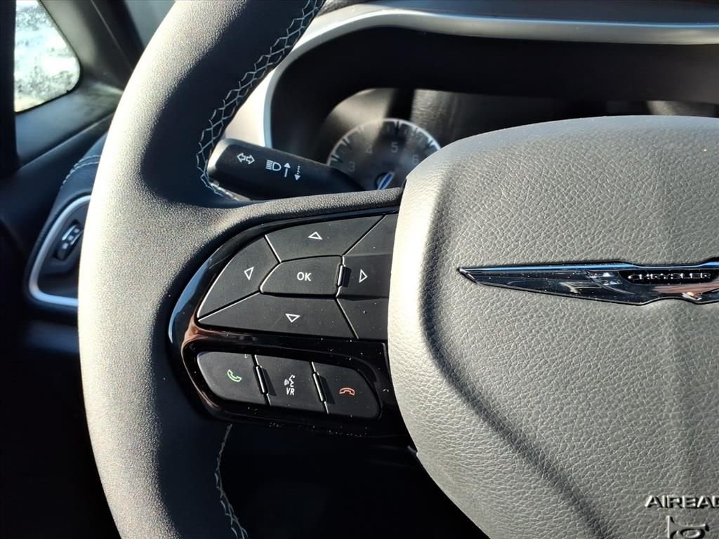 New 2026 Hydro Blue Pearl-Coat Exterior Paint Chrysler Select image 16