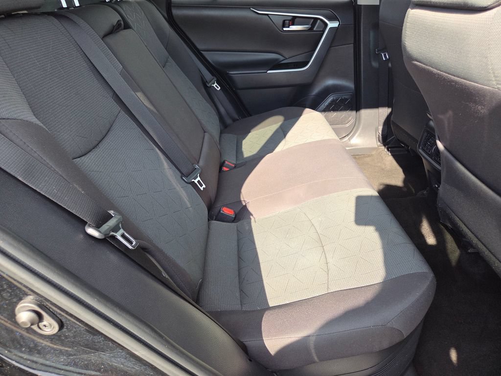 2024 Toyota RAV4 XLE - Photo 6
