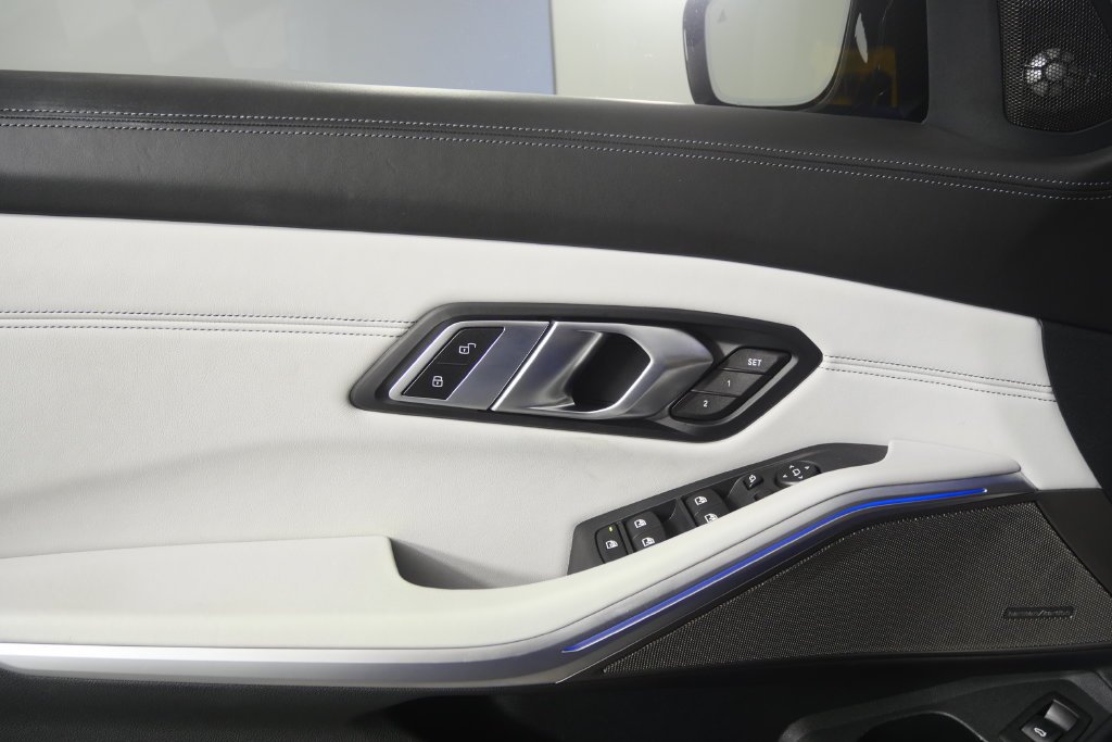Used 2022 Blue Metallic BMW Base image 17