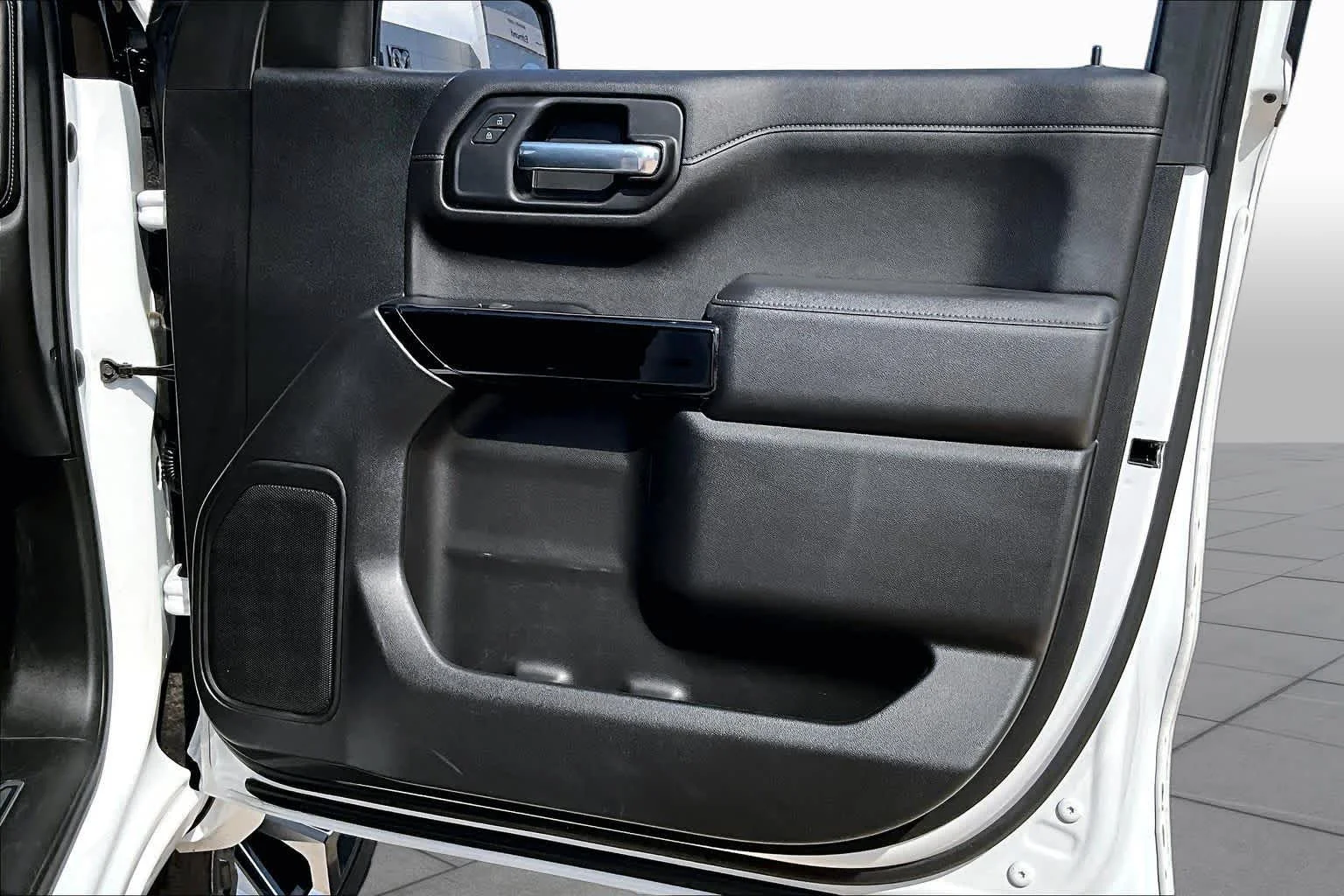 Used 2022 Summit White Chevrolet RST image 17