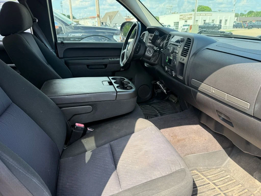 Used 2010 Beige Chevrolet LT image 6