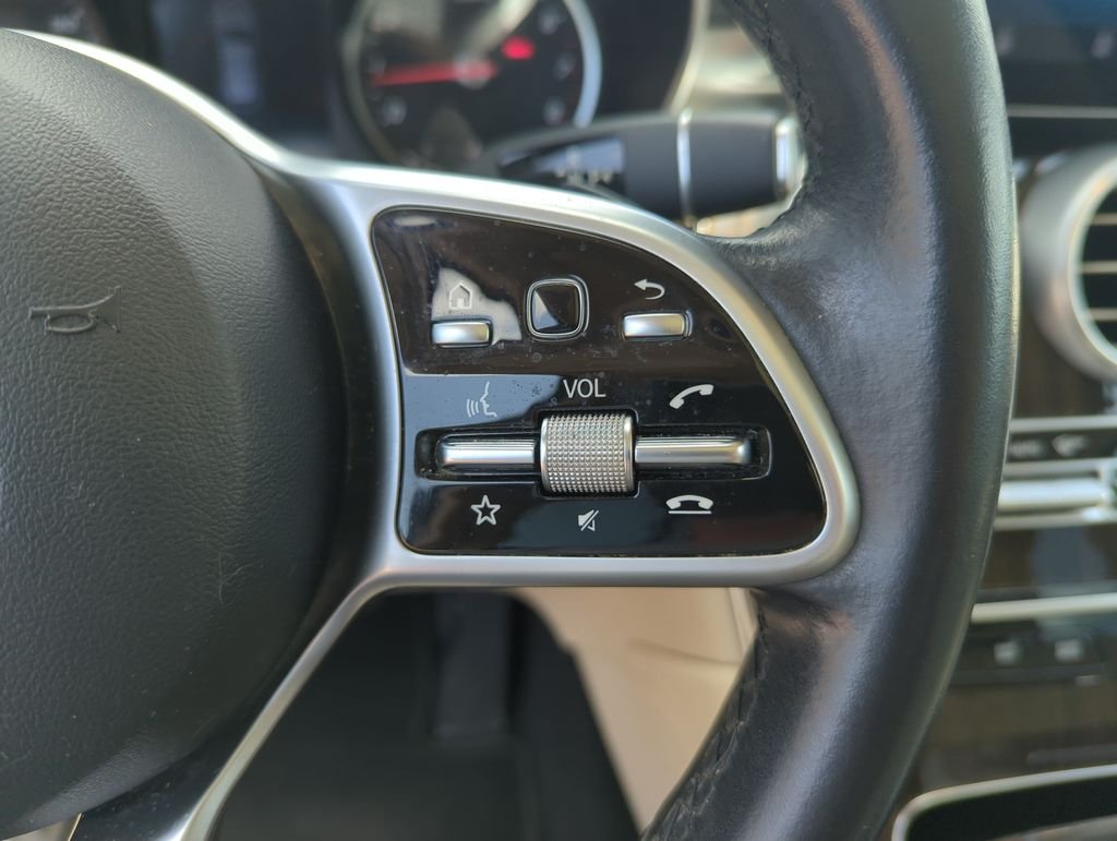Used 2022  Mercedes-Benz GLC 300 image 23