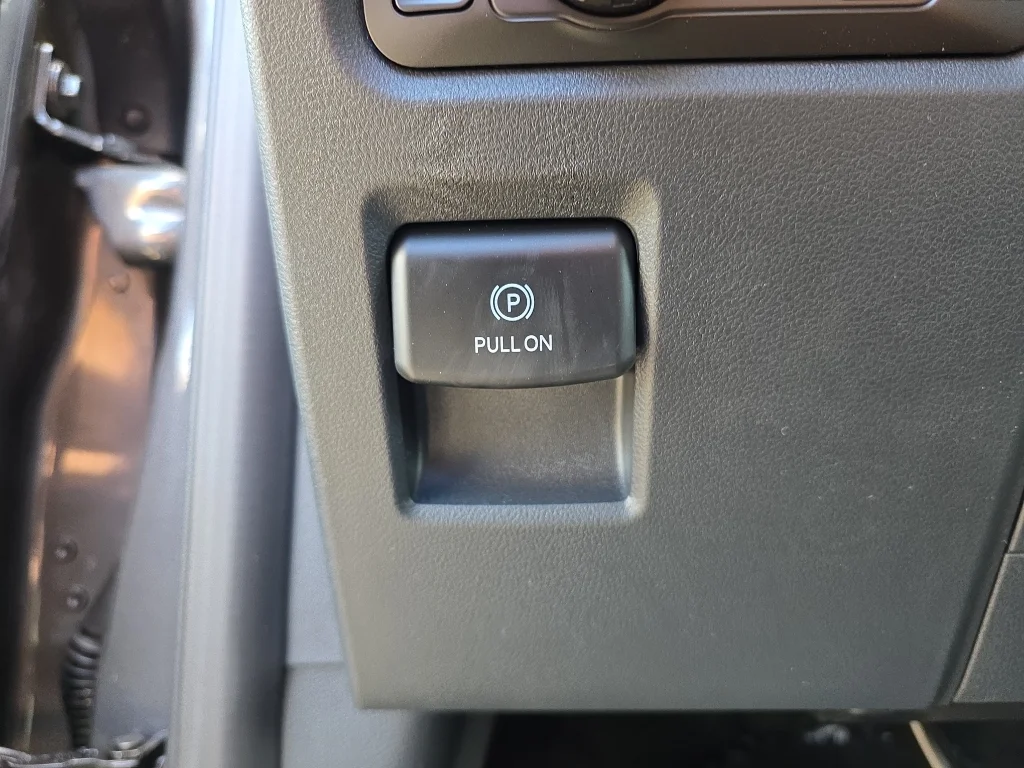 New 2026 Carbonized Gray Metallic Ford XLT image 15