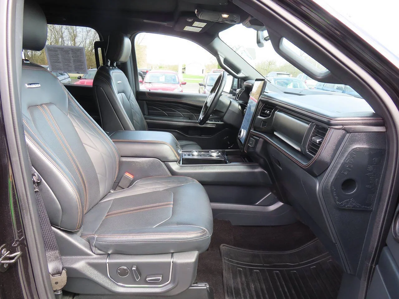Used 2023 Agate Black Ford Platinum 4x4 4dr SUV image 8