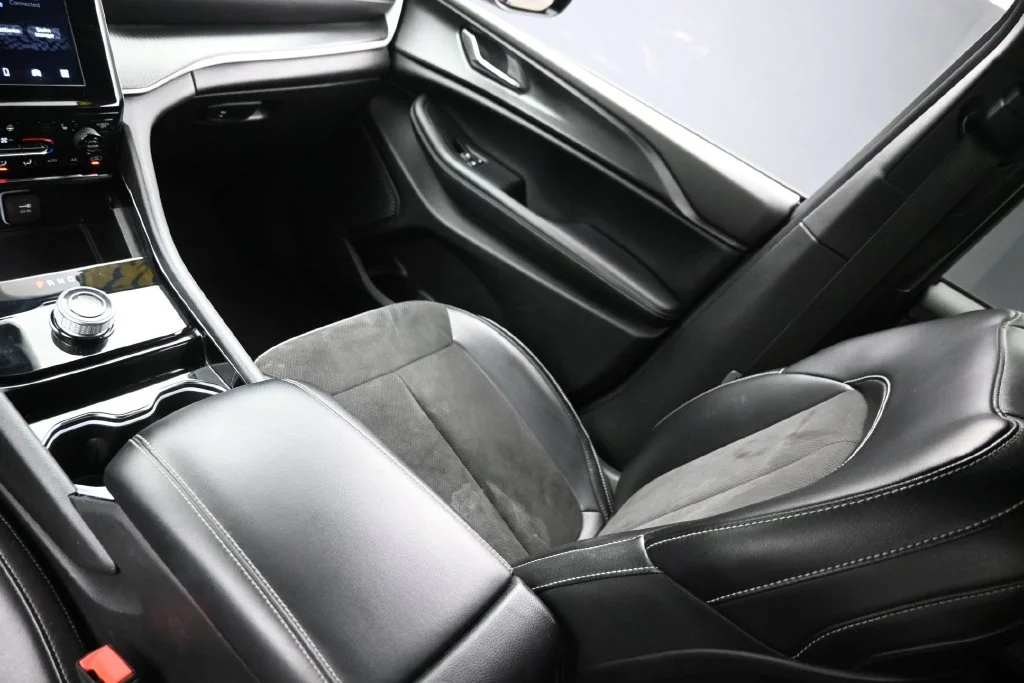 Used 2023 Black Jeep Altitude X image 15